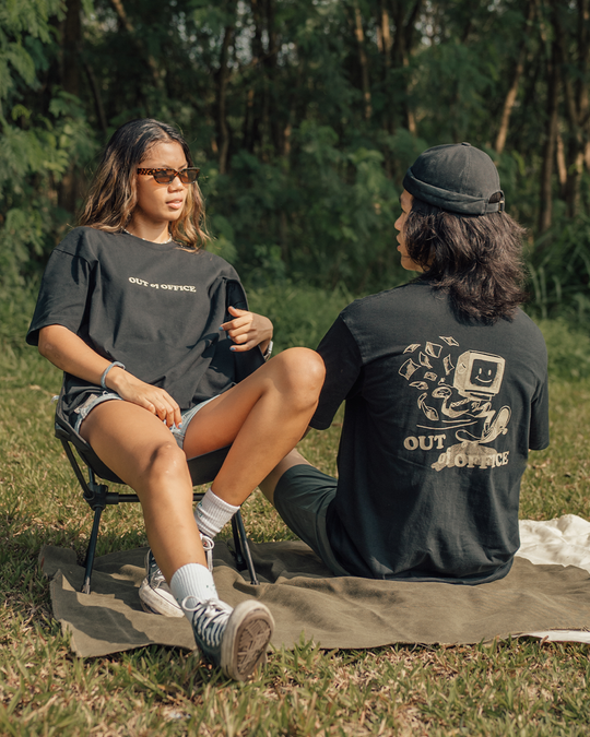 Out of Office Relaxed Graphic T-shirt (Black)